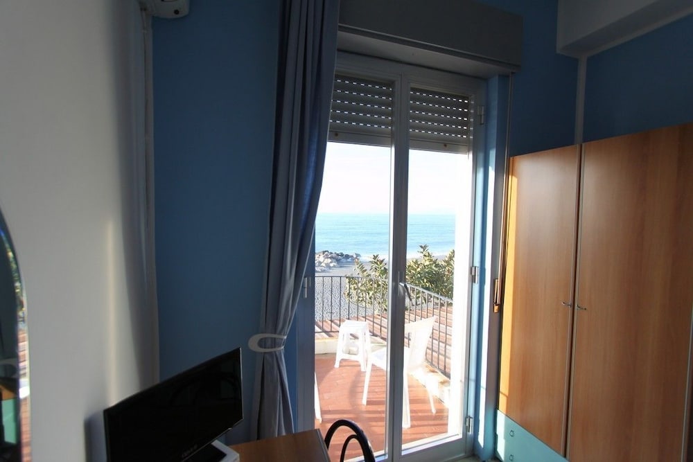Hotel La Scogliera 11/22