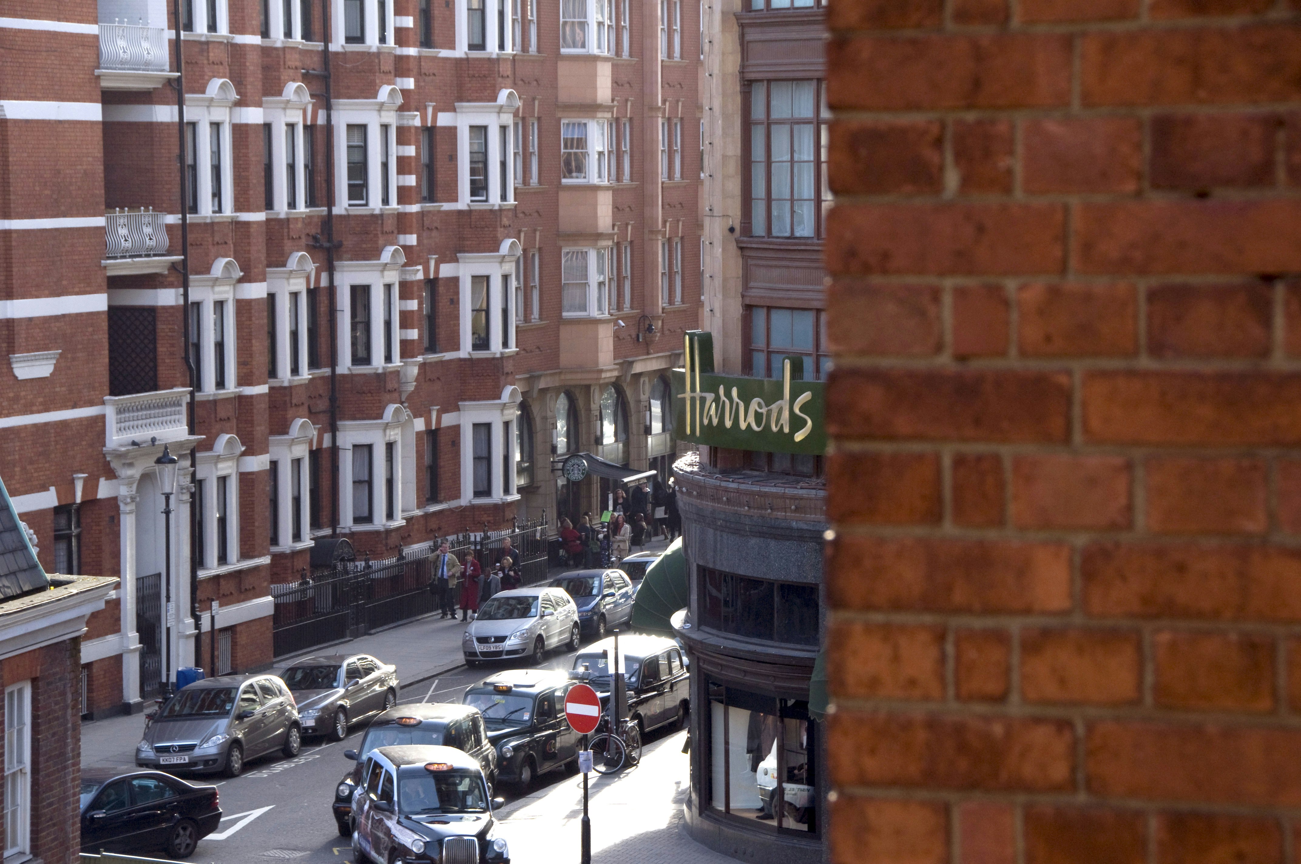 The Capital Hotel Apartments And Townhouse 8/83