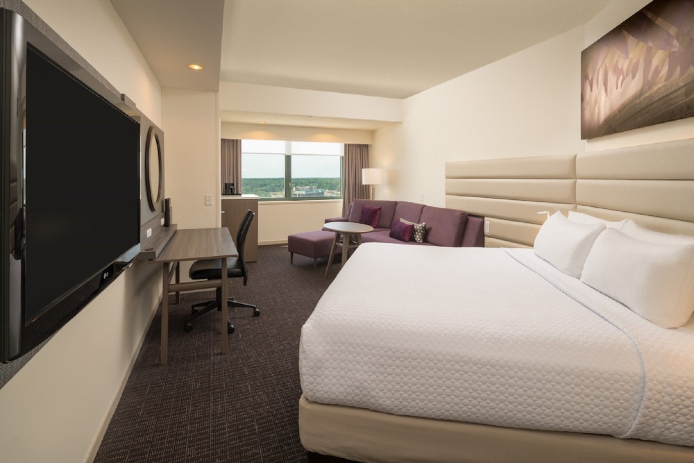Crowne Plaza Springfield Convention CTR 18/77