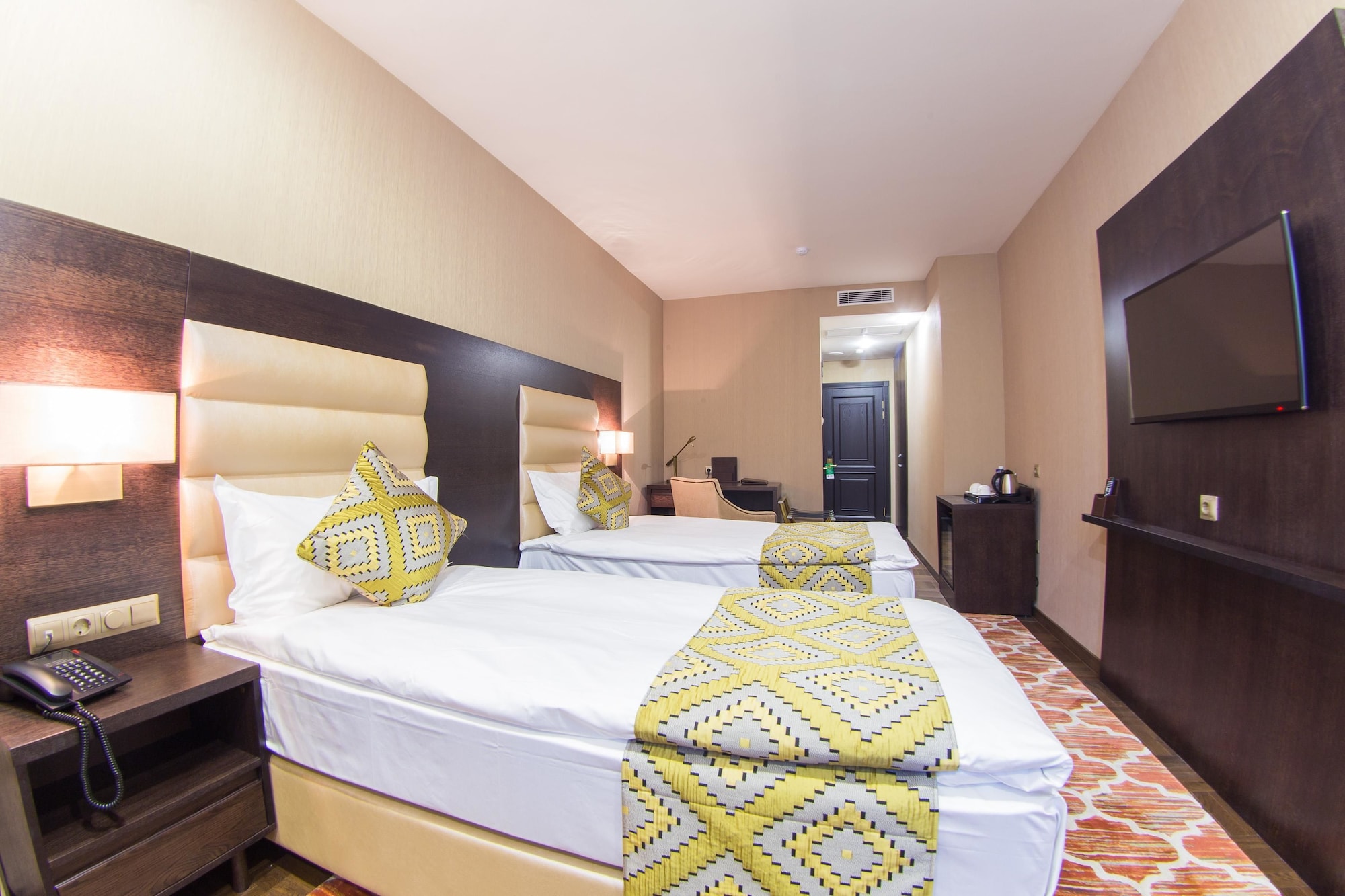 STANDARD TWIN ROOM