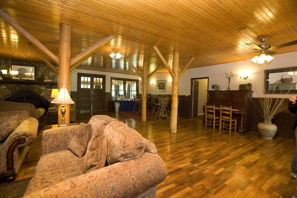 Highland Lake Inn & Resort 60/77