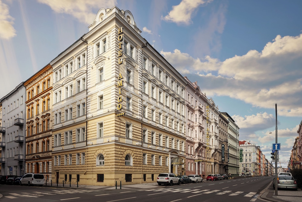 Amigo City Centre Hotel 57/62