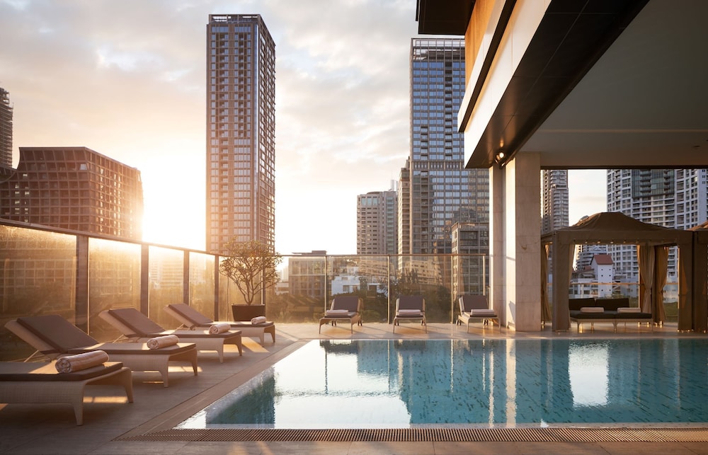 swimming pool spa