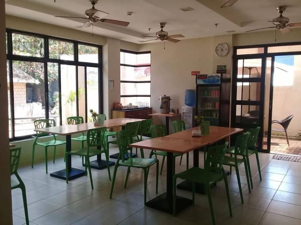 Coron Visitors Hotel 58/69