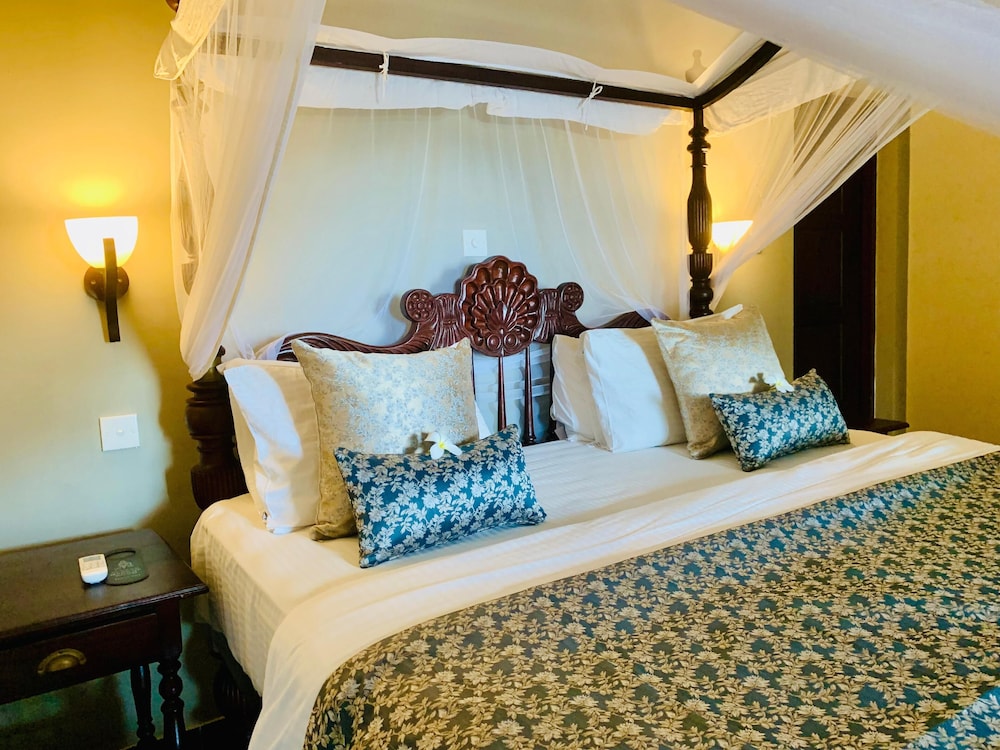 CLASSIC, SUITE, KING BED