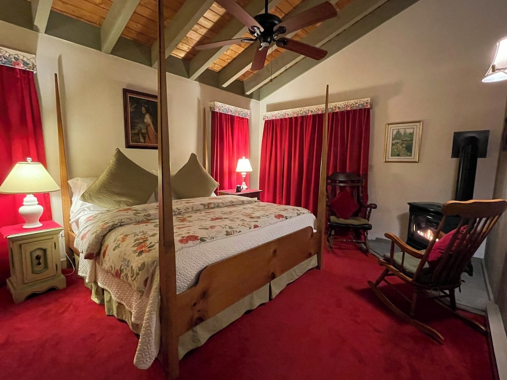 Deerhill Inn 20/77