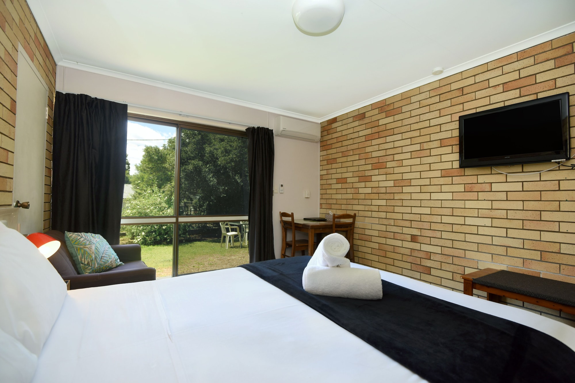 ROOM, QUEEN BED, GARDEN VIEW