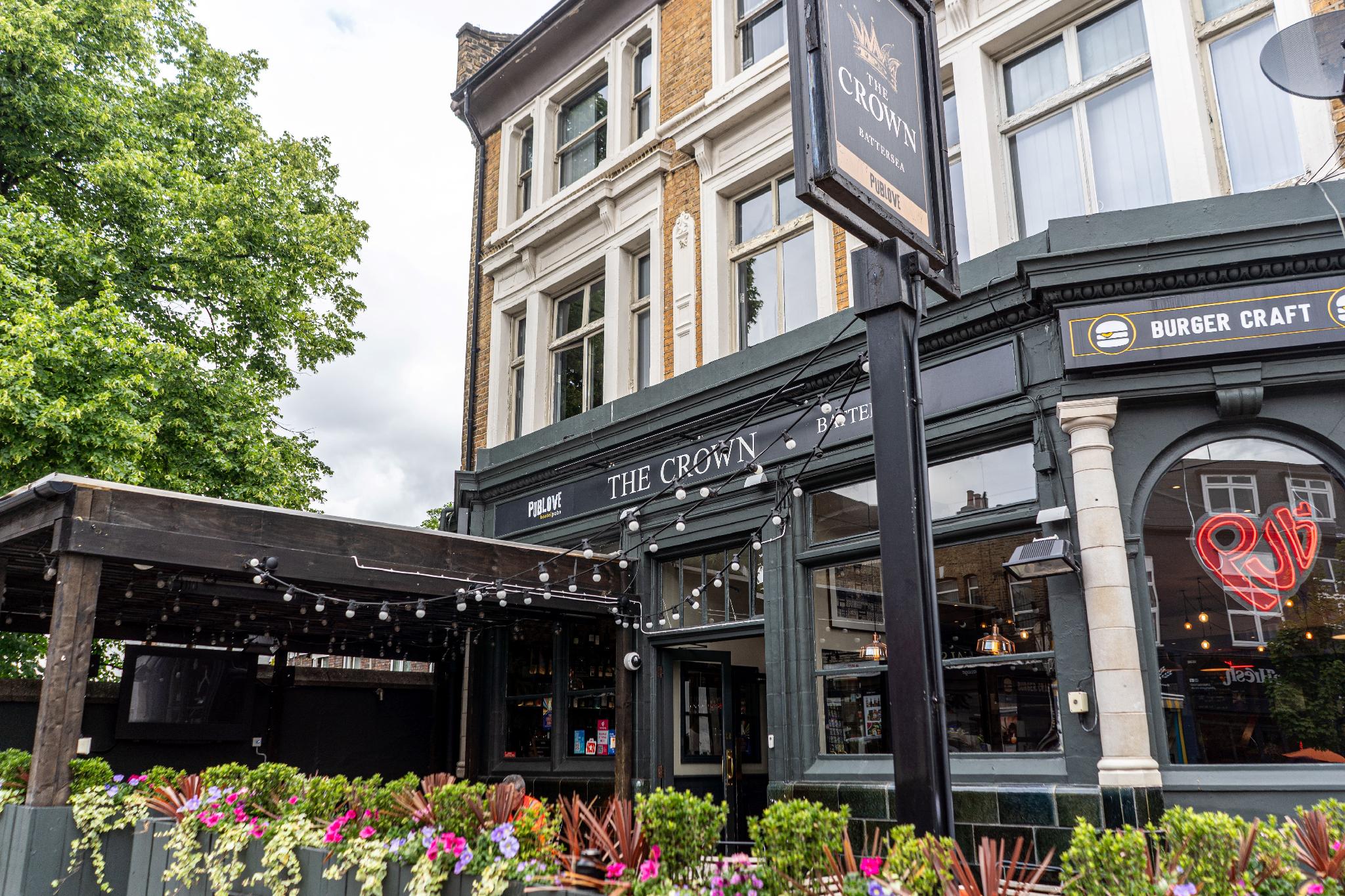 Publove the Crown Battersea