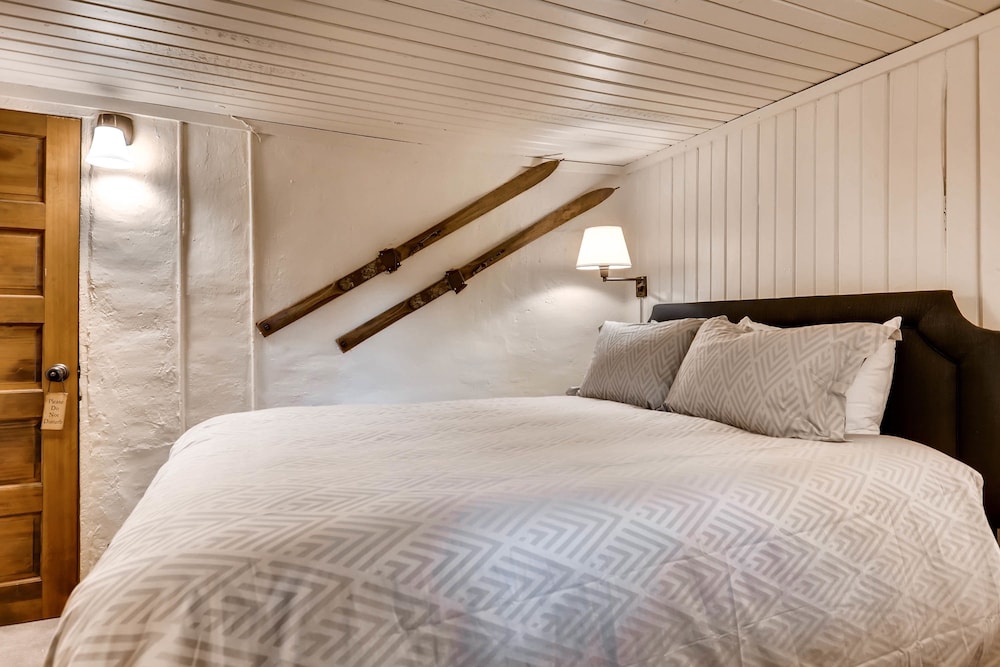 Ski Tip Lodge 18/63