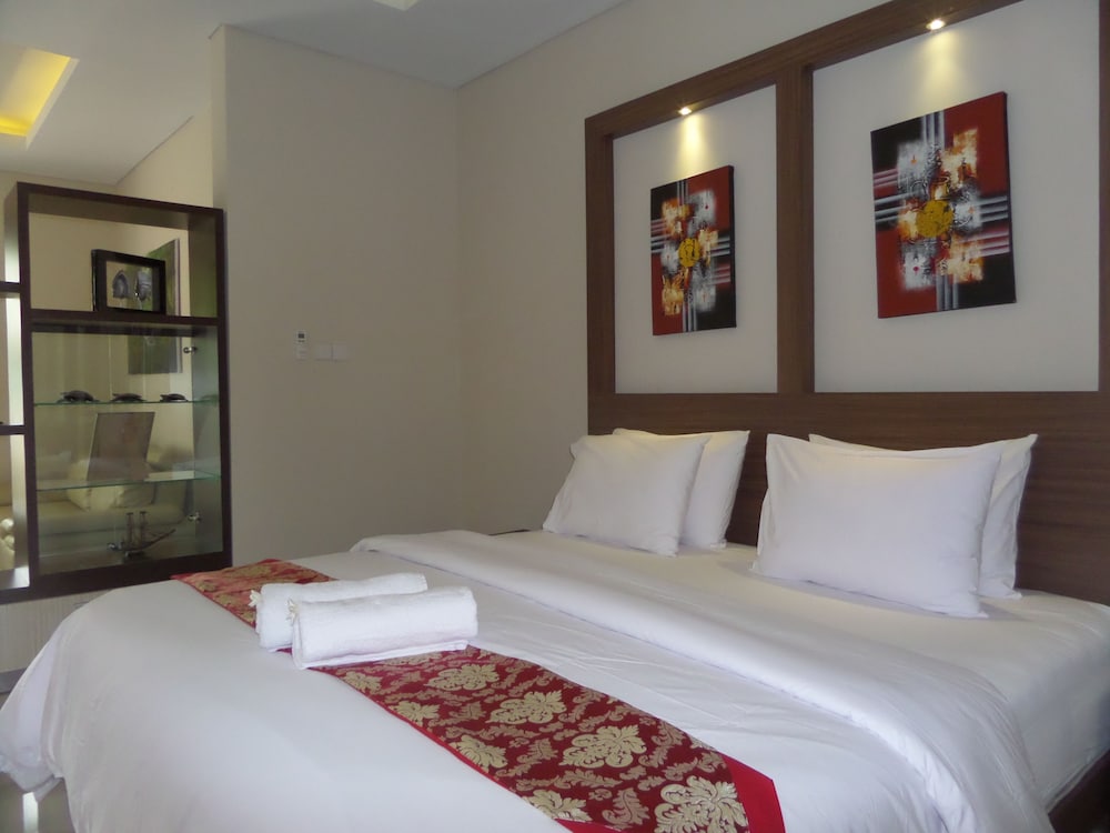 Royal Majesty Villas 25/71