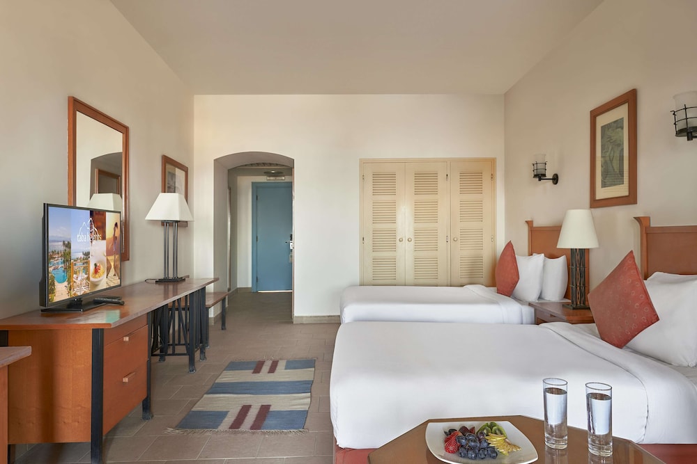 Standard Room Garden and Mountain View Twin Bed