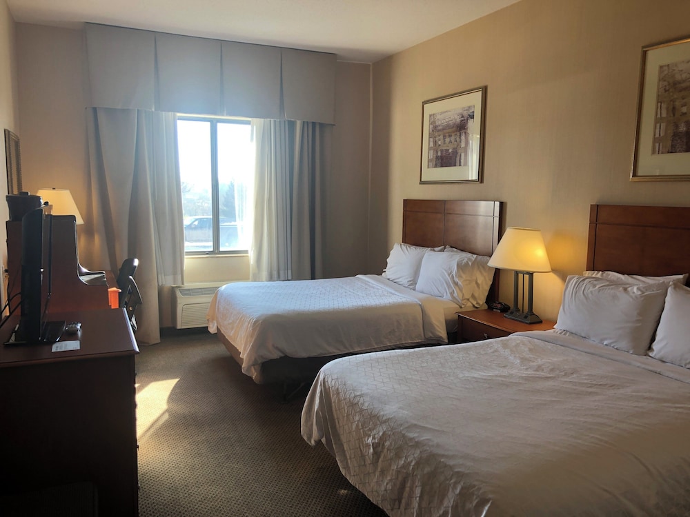 2 Bedrooms, Suite, 1 King and 2 Queen Beds