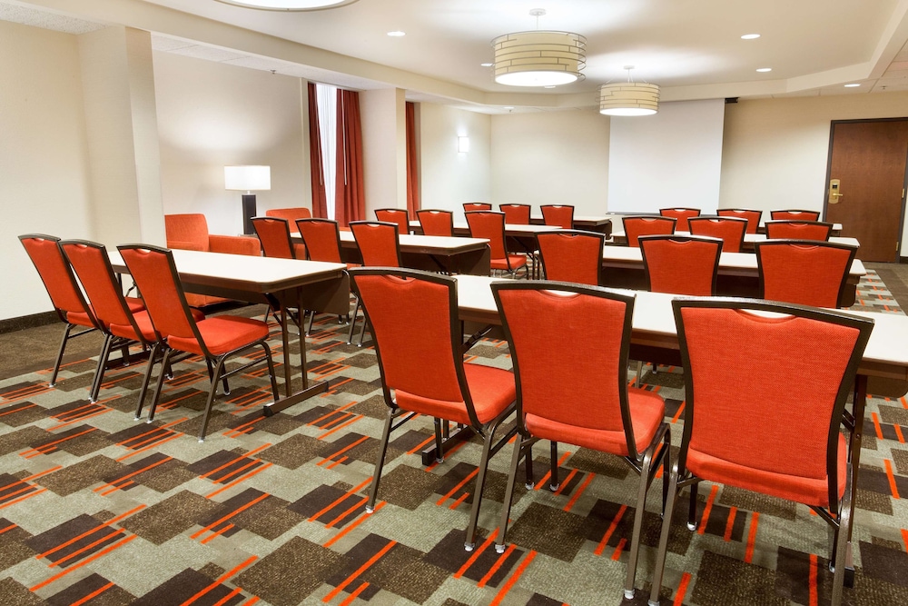 Drury Inn and Suites St Louis Airport 41/49