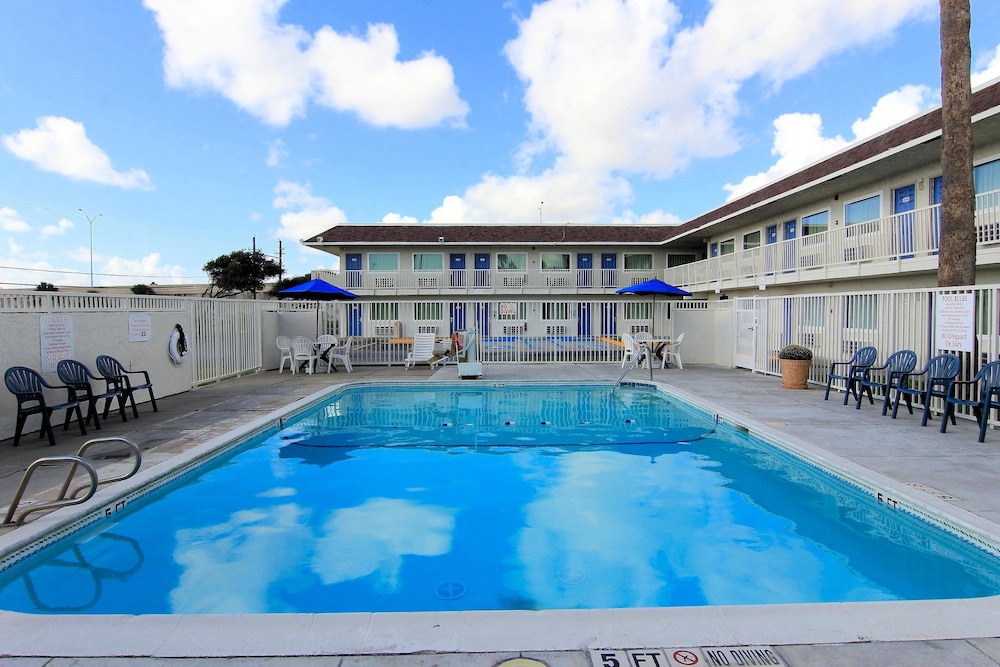 Motel6 Corpus Christi, TX - East - North Padre Island 52/58