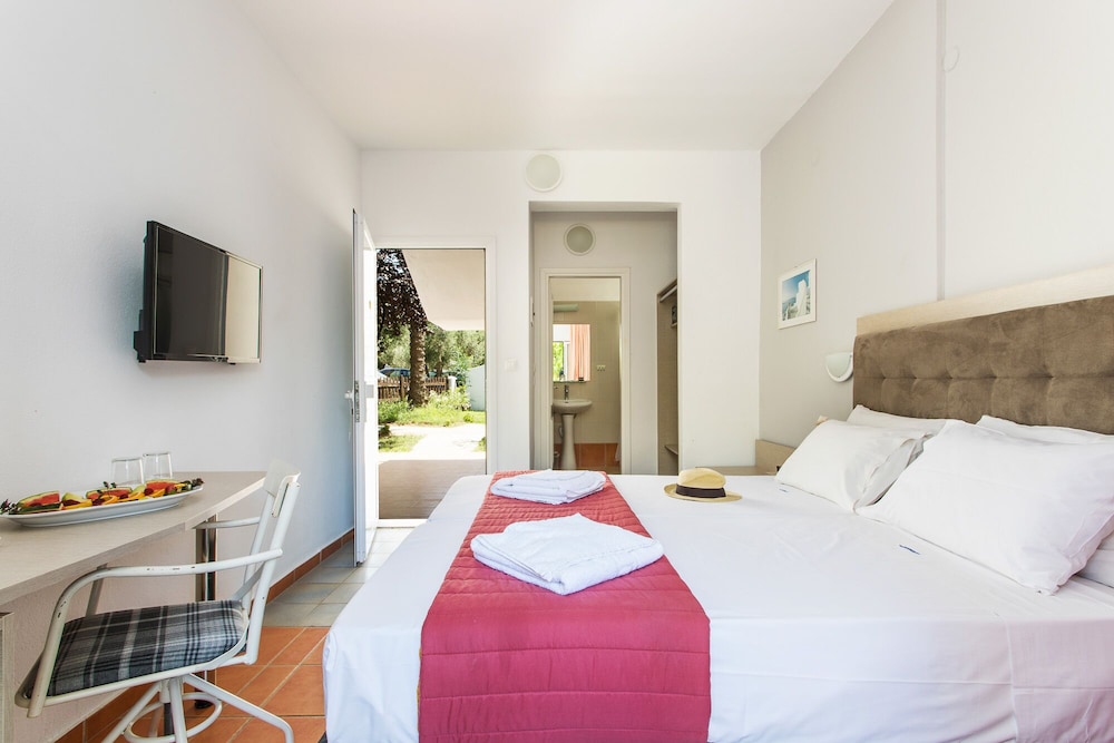 CORAL BLUE BEACH HOTEL 23/78