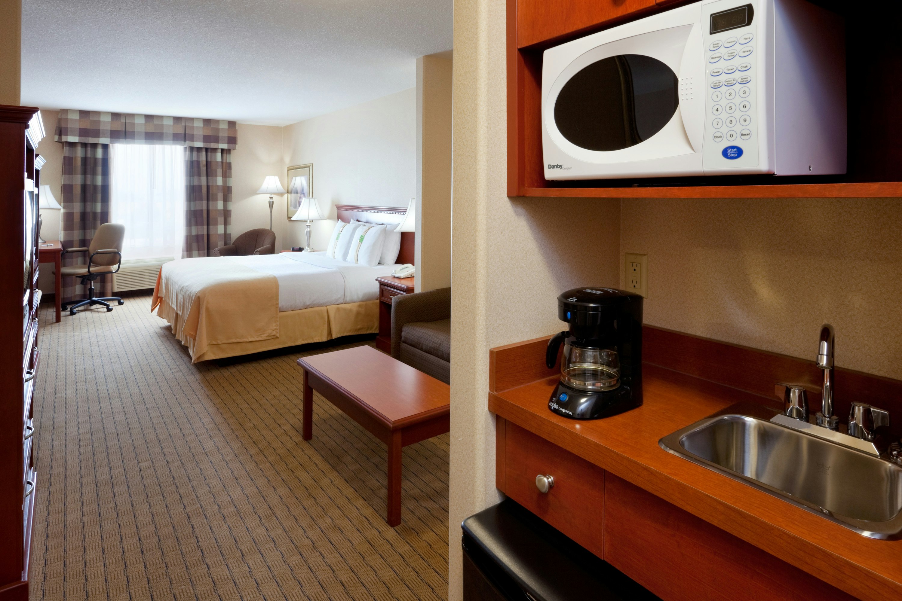Holiday Inn Suites Regina 61/62