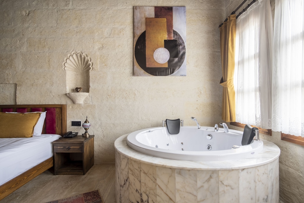 Uzay Cave Suites 48/50