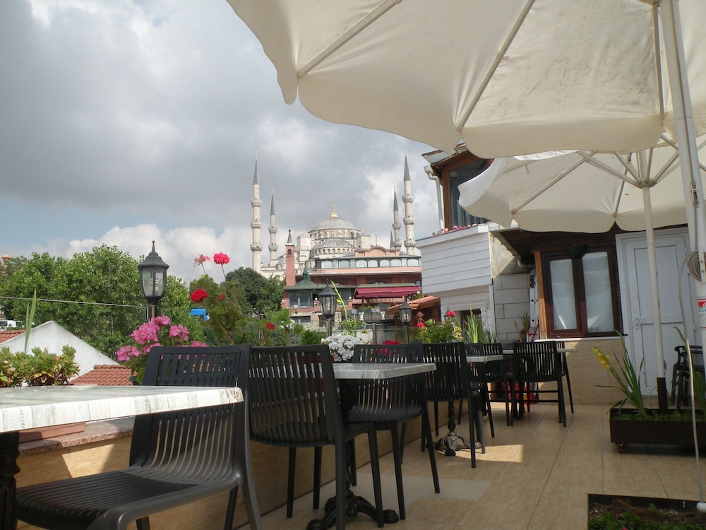 Agora Boutique Hotel & Bistro 30/50
