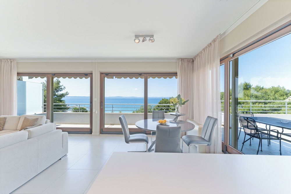 THE RESIDENCE 42/71
