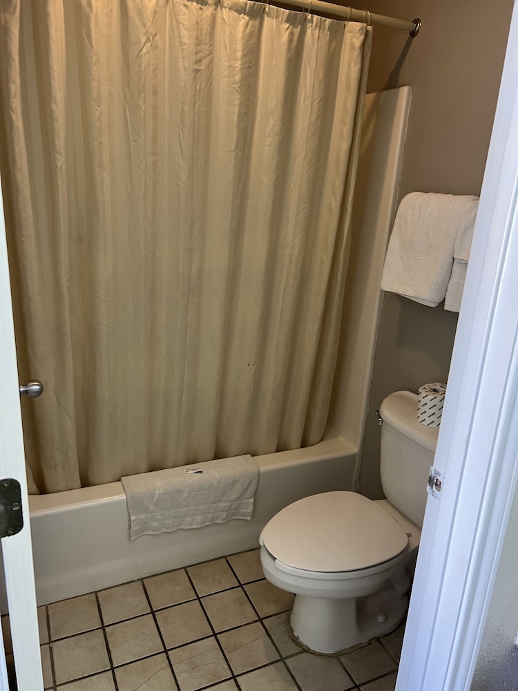 Country Inn Motel 41/45