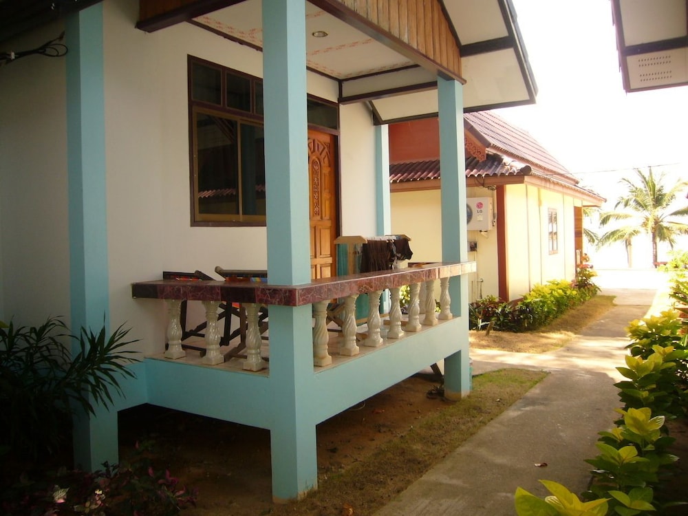 LANTA PARADISE BEACH RESORT 10/60