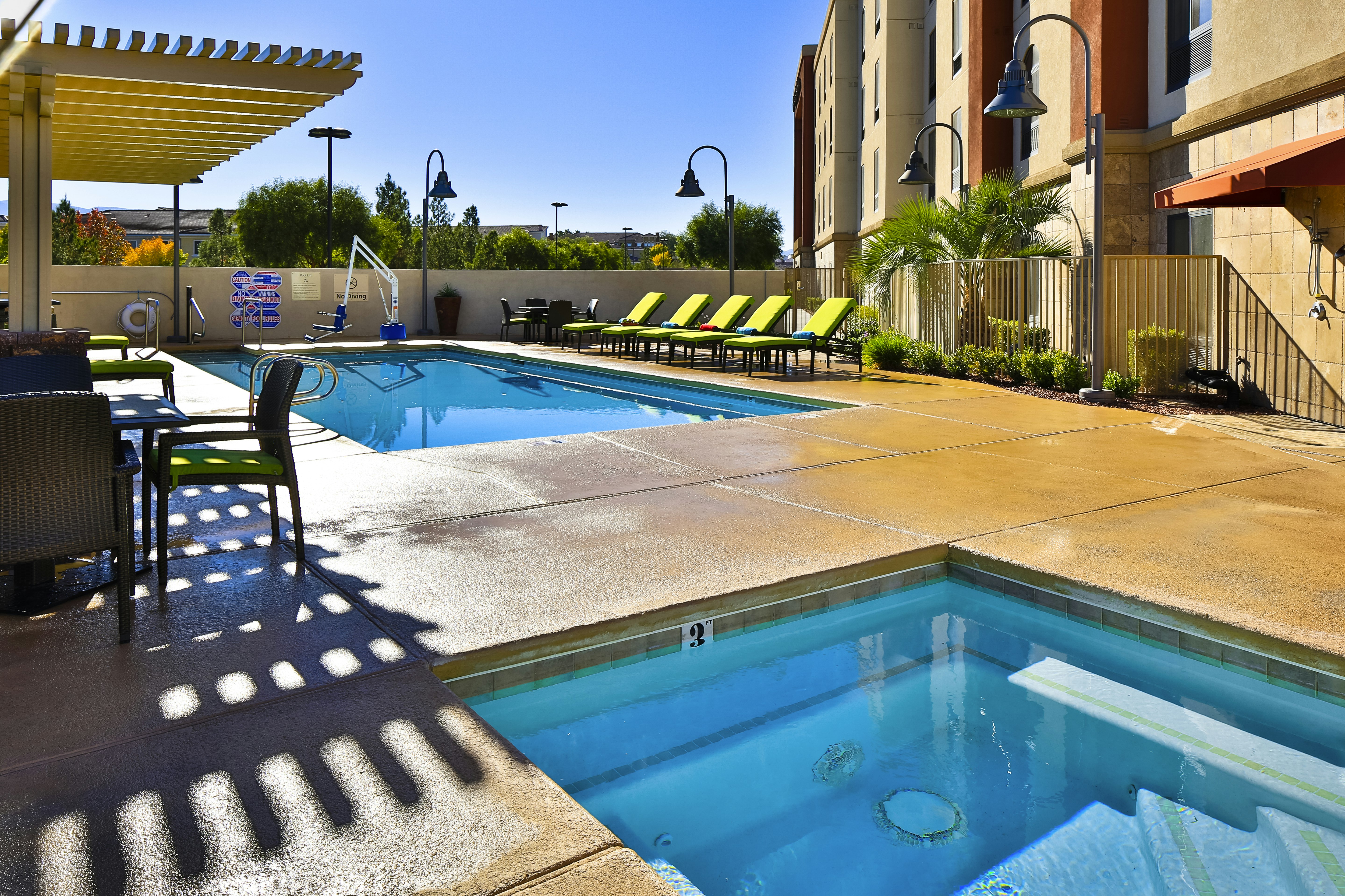 Hampton Inn & Suites Las Vegas South 6/16