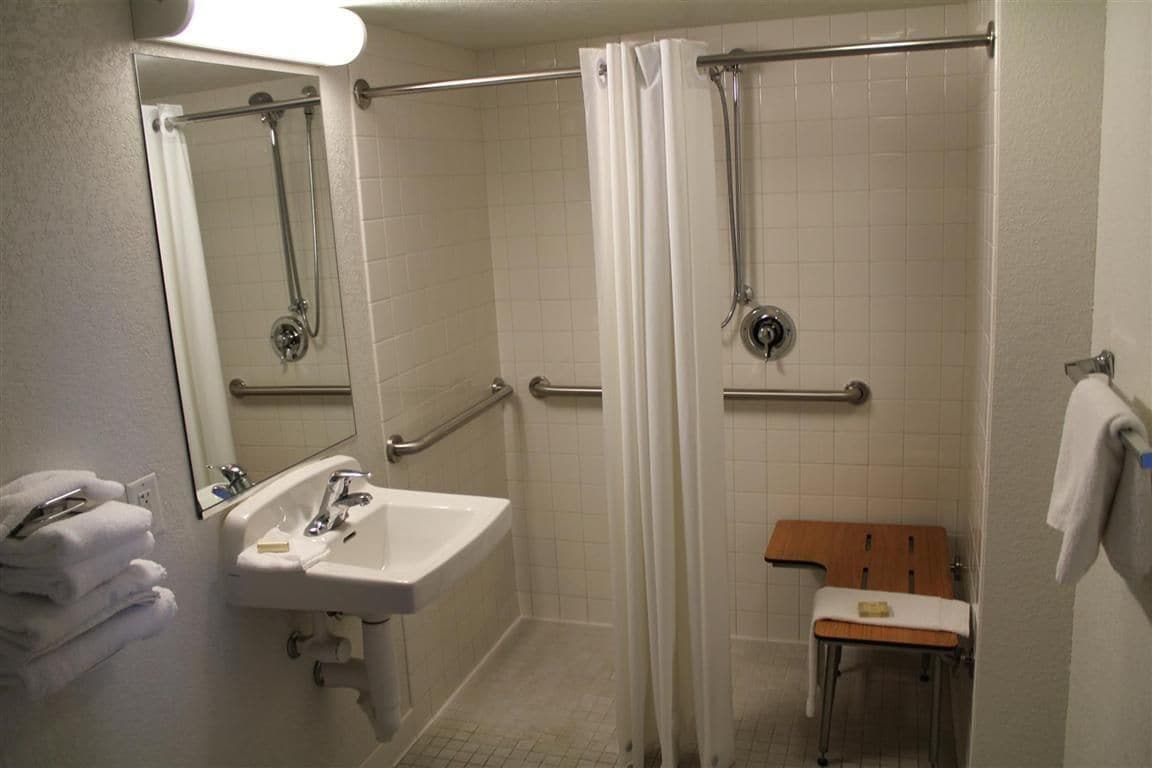 غرفة بسريرين مزدوجين، Somatel Nashville Airport Hotel 4/6