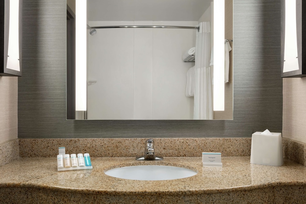 Hilton Garden Inn Harrisburg East 12/32