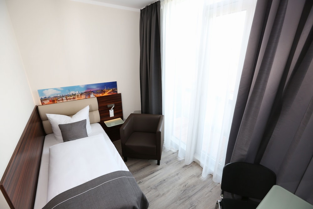 H24 Hoteltow 14/34