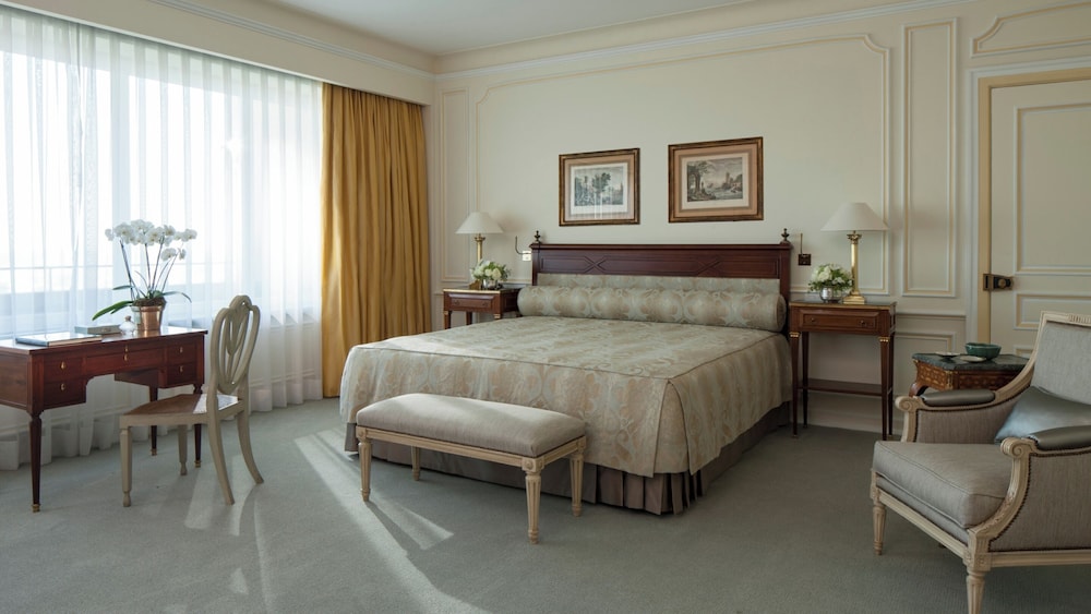 Royal, Suite, King Bed, Smoking