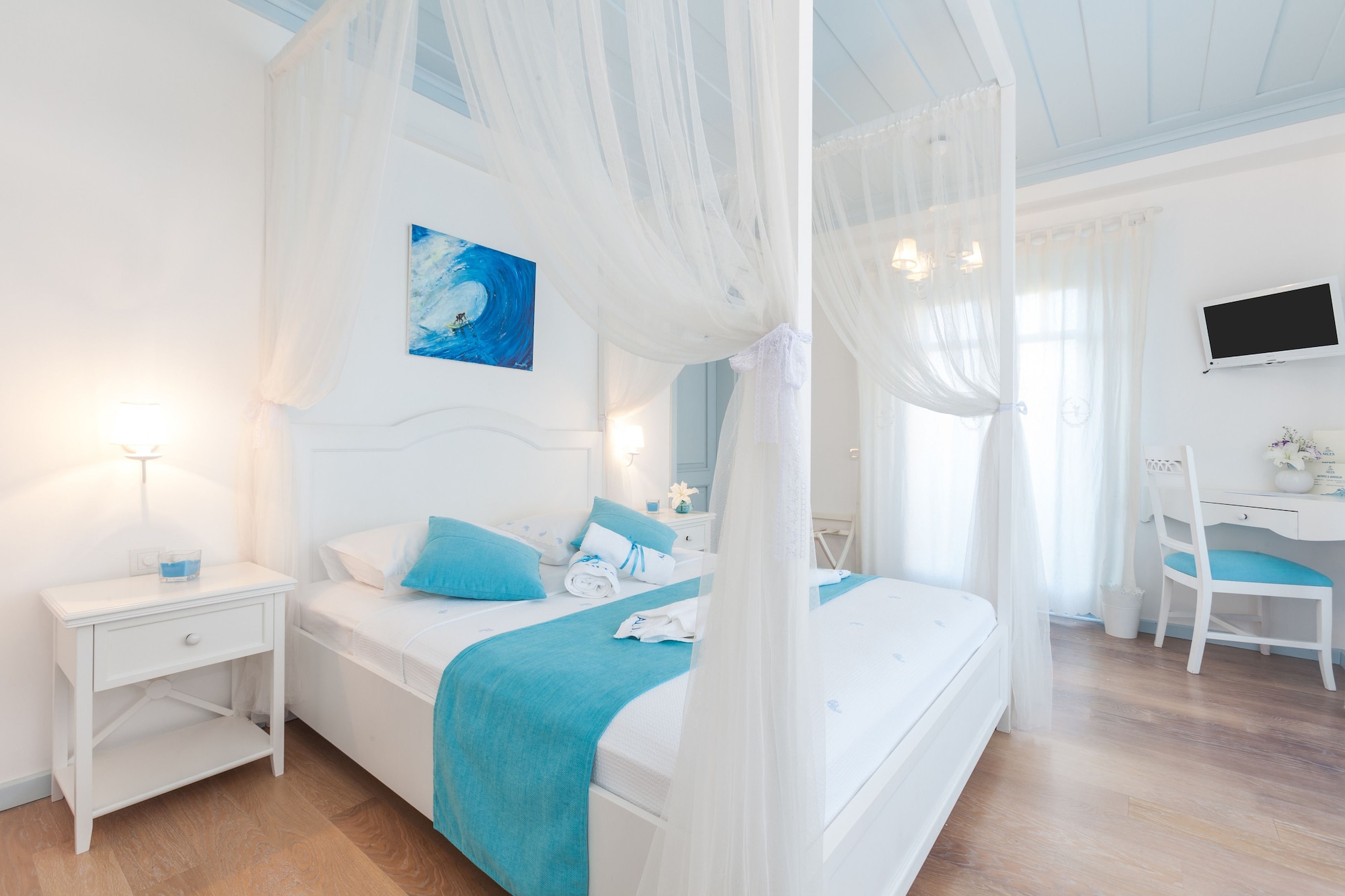 DELUXE, DOUBLE BED