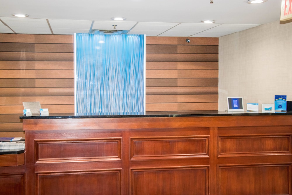 Comfort Inn & Suites Berea, KY 9/40