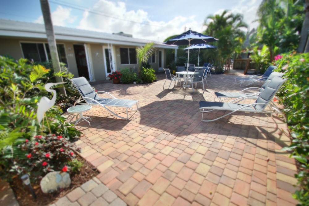Casitas Coral Ridge formerly Estoril Paradise Inn 46/50