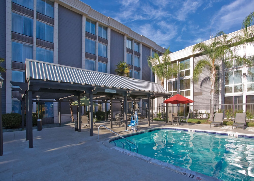 DOUBLETREE BY HILTON CHICO