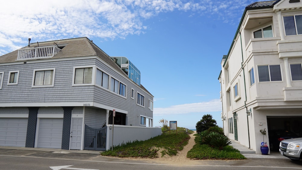 Ocean Surf Inn & Suites 57/73