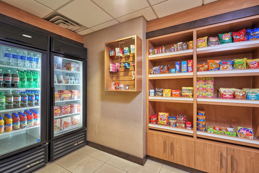 Holiday Inn Express Hotel and Suites El Paso Airport Area 35/64