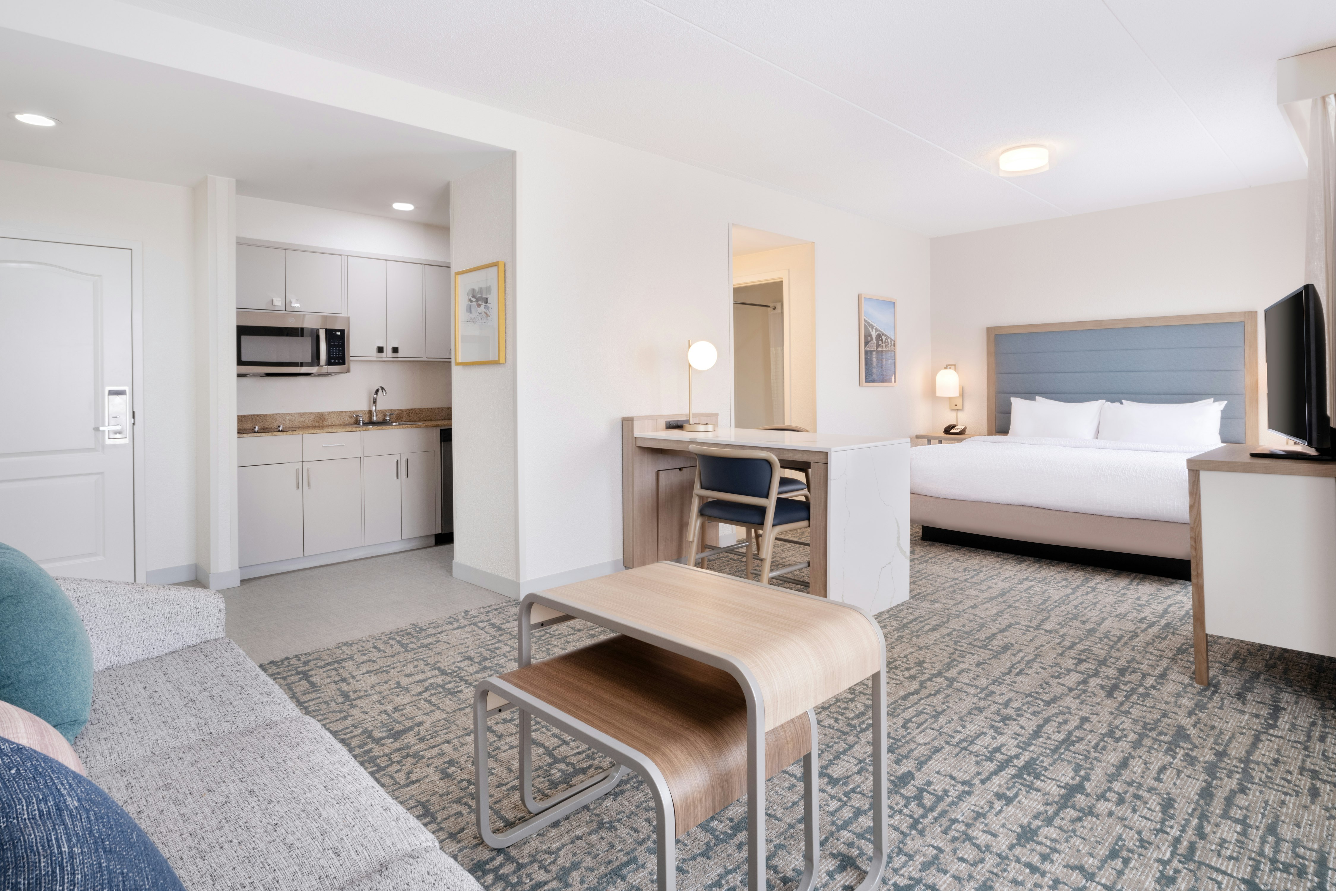 STUDIO, SUITE, KING BED