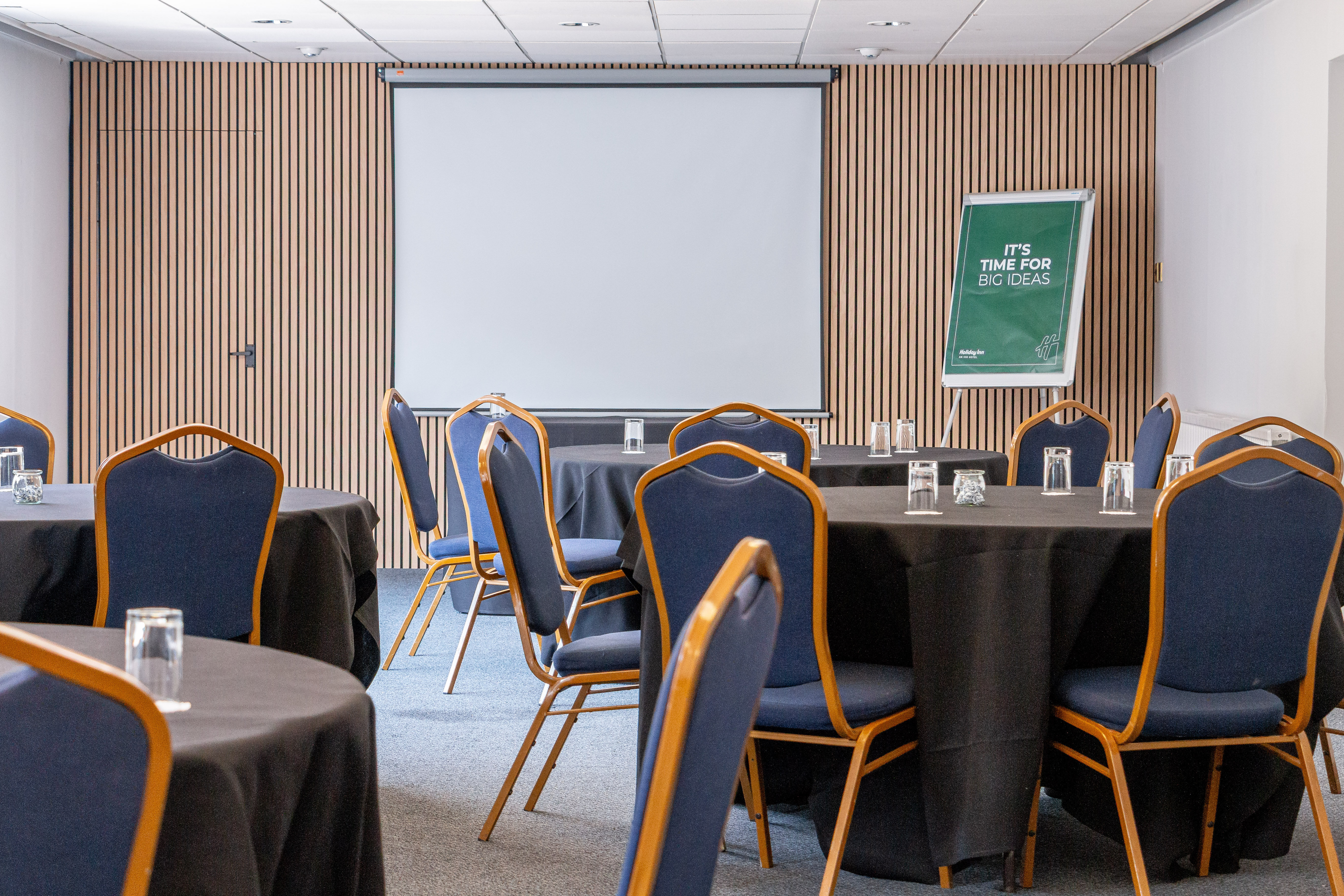 Holiday Inn Newport 33/46