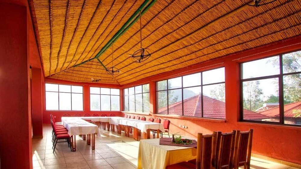 Lal Hotel And Spa 24/33
