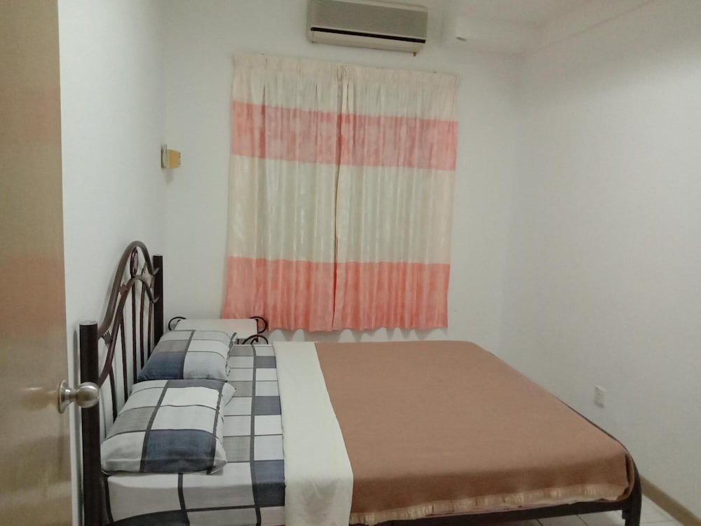 Paradise Lagoon Apartment 7/21