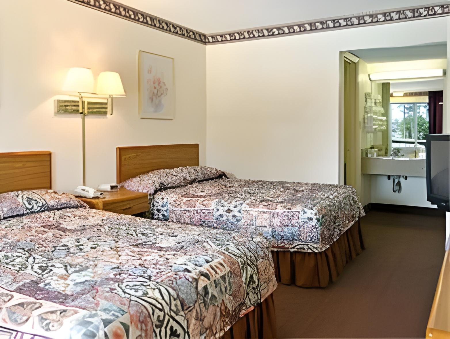 Rose Garden Inn & Suites 22/25