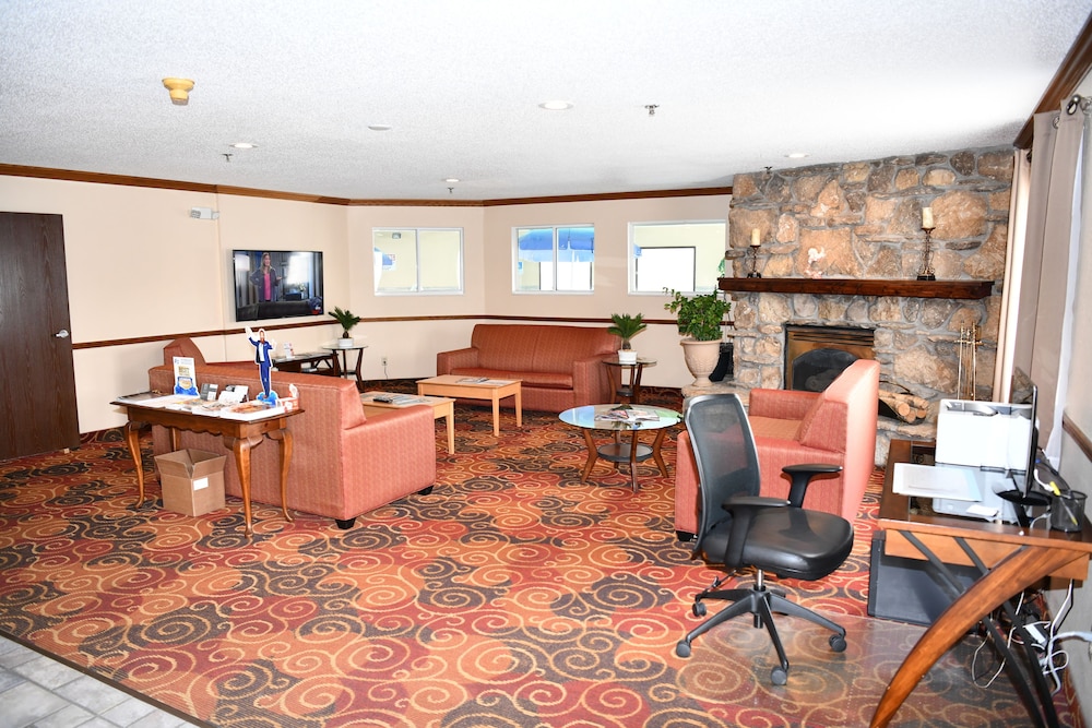 Days Inn & Suites by Wyndham Kaukauna WI 48/58