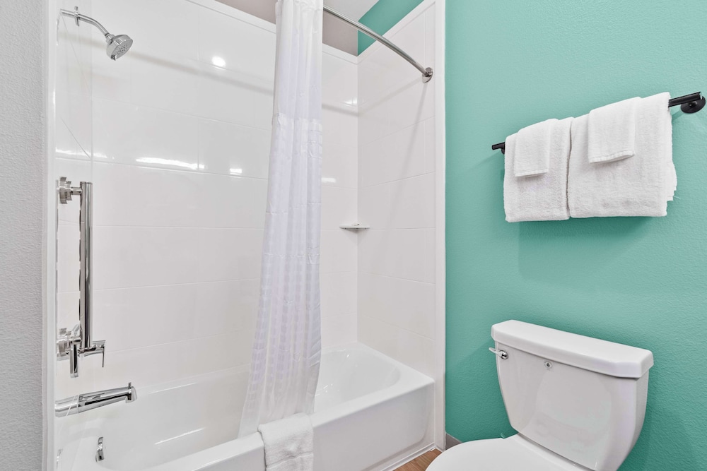 ECHO Suites Extended Stay by Wyndham Dallas Plano/Richardson 57/62