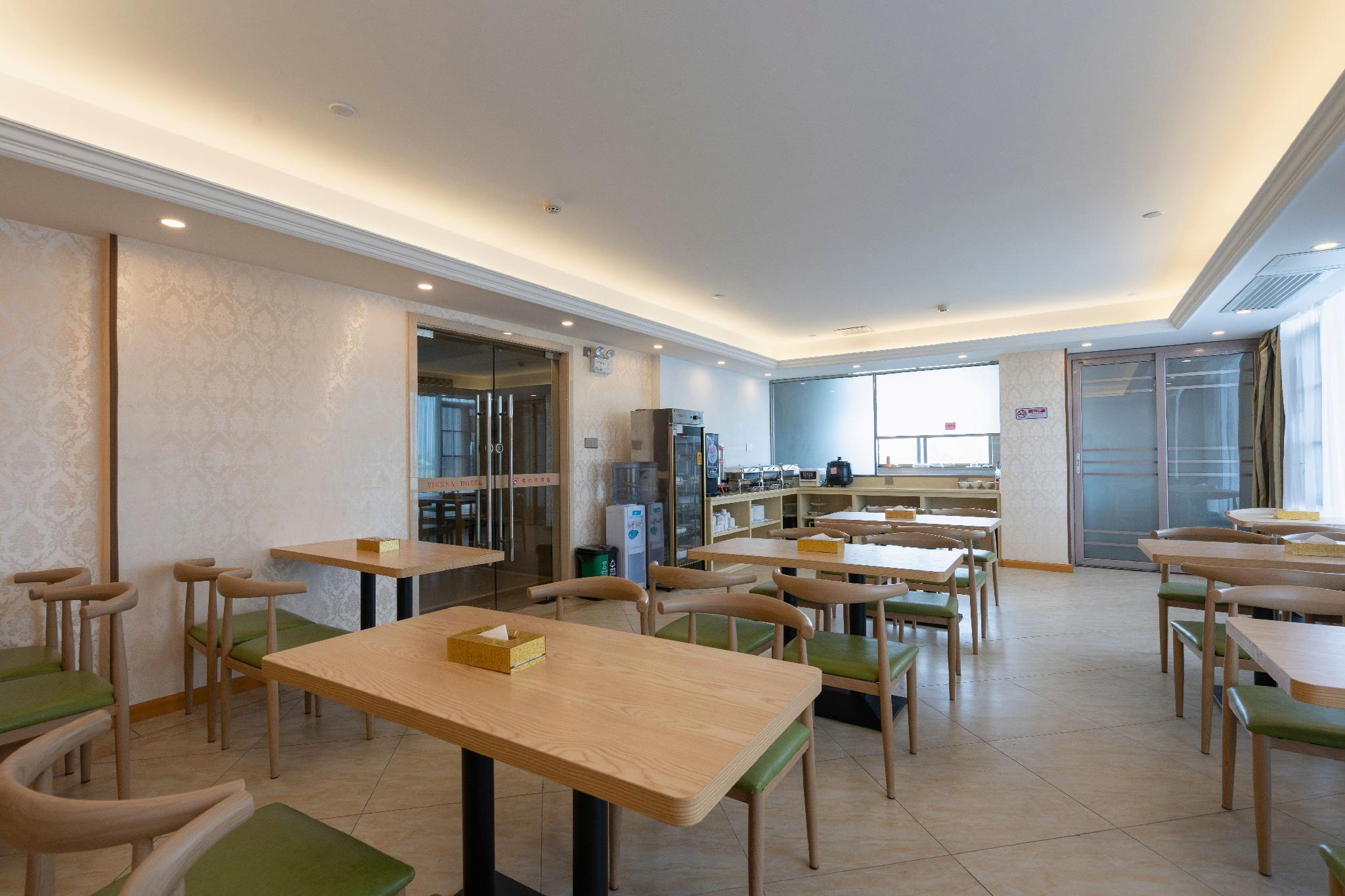 Vienna Hotel (Guangzhou Lanhe) 43/45