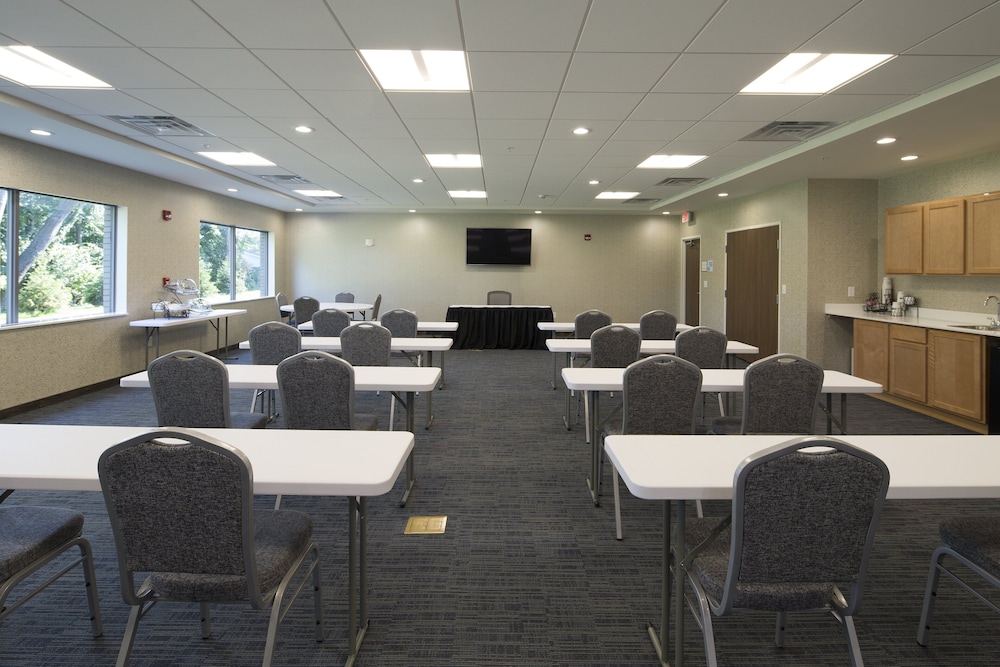 Holiday Inn Express Suites Michigan City 44/46