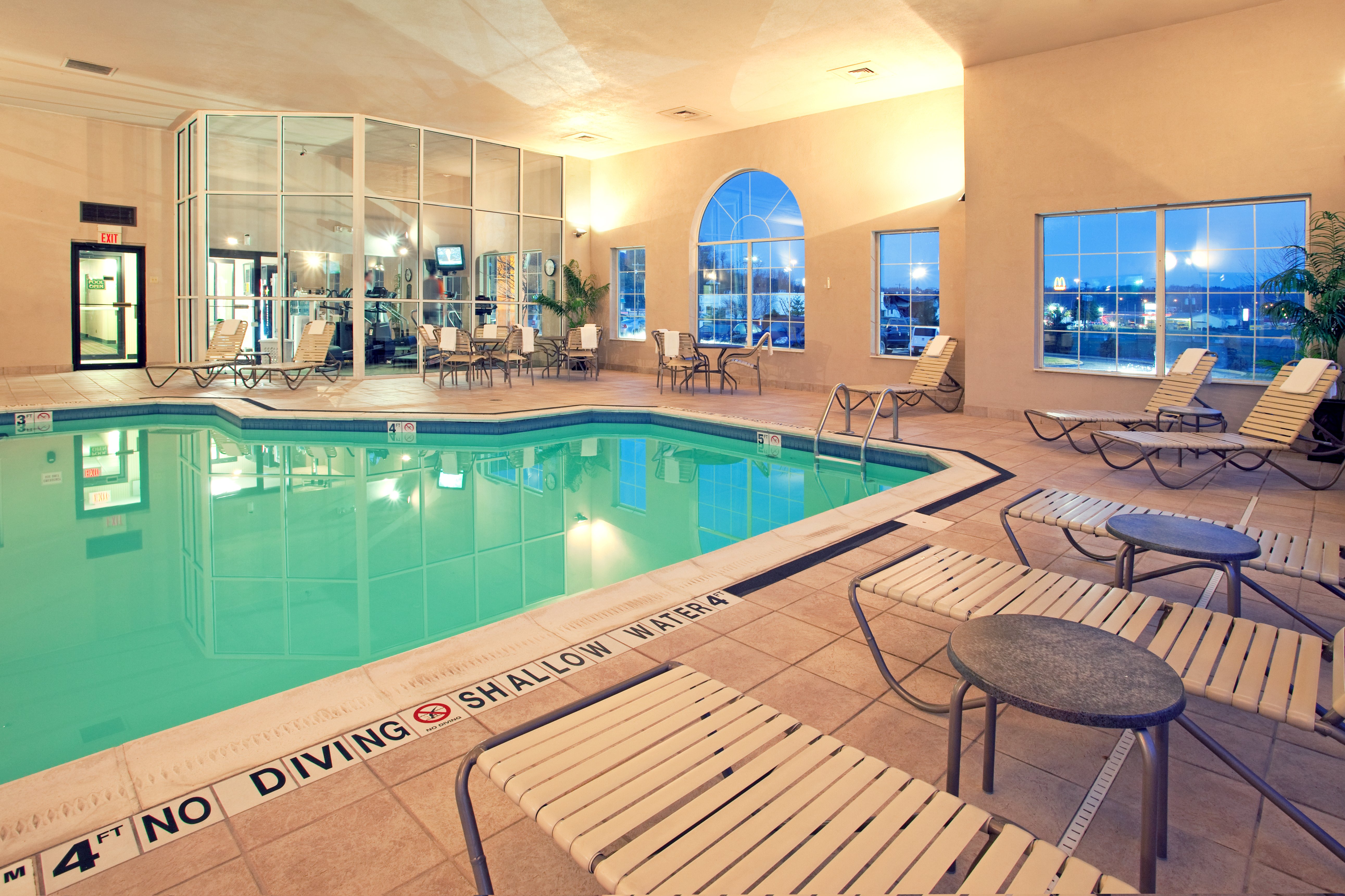 Holiday Inn Express Pittsburgh-Bridgeville — 5