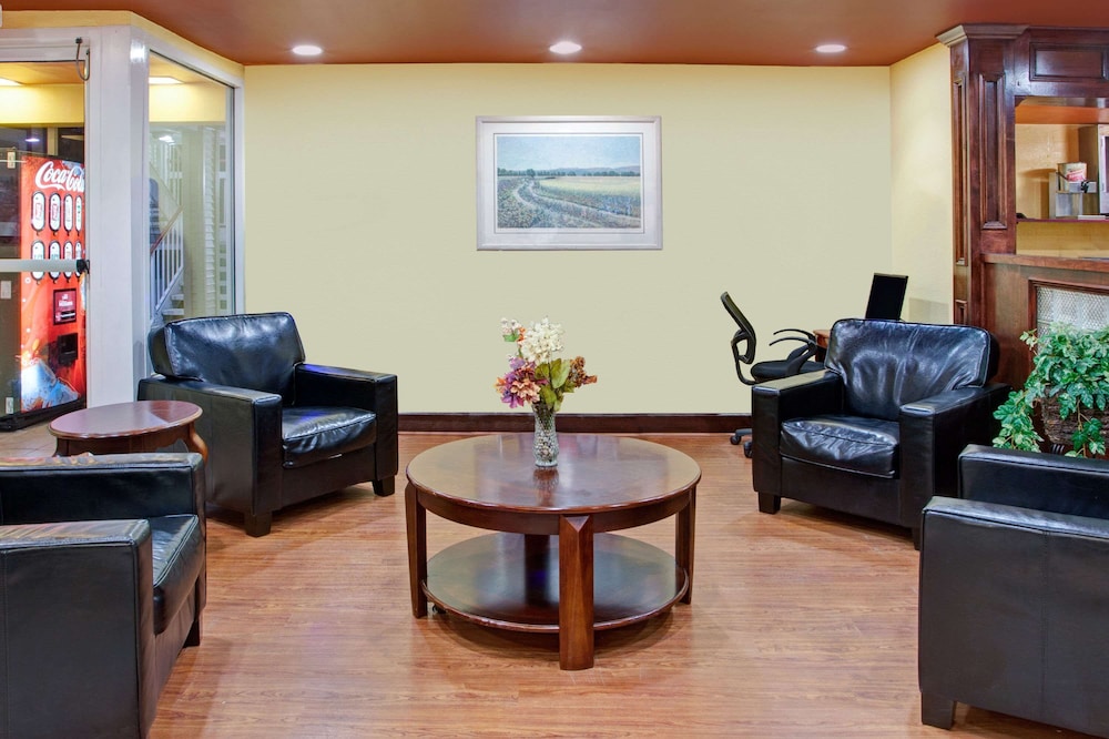 Days Inn By Wyndham Marietta-Atlanta-Delk Road 18/25