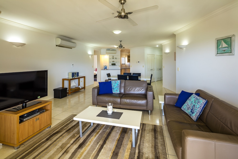 Jack Newell Holiday Apartments 52/74