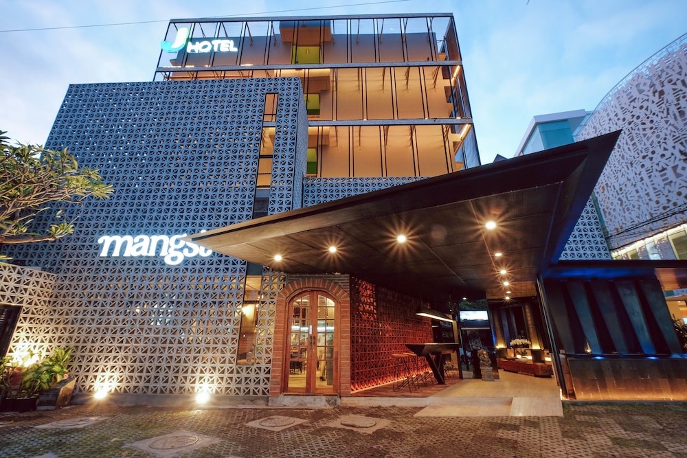 J Hotel Kuta Bali photo3