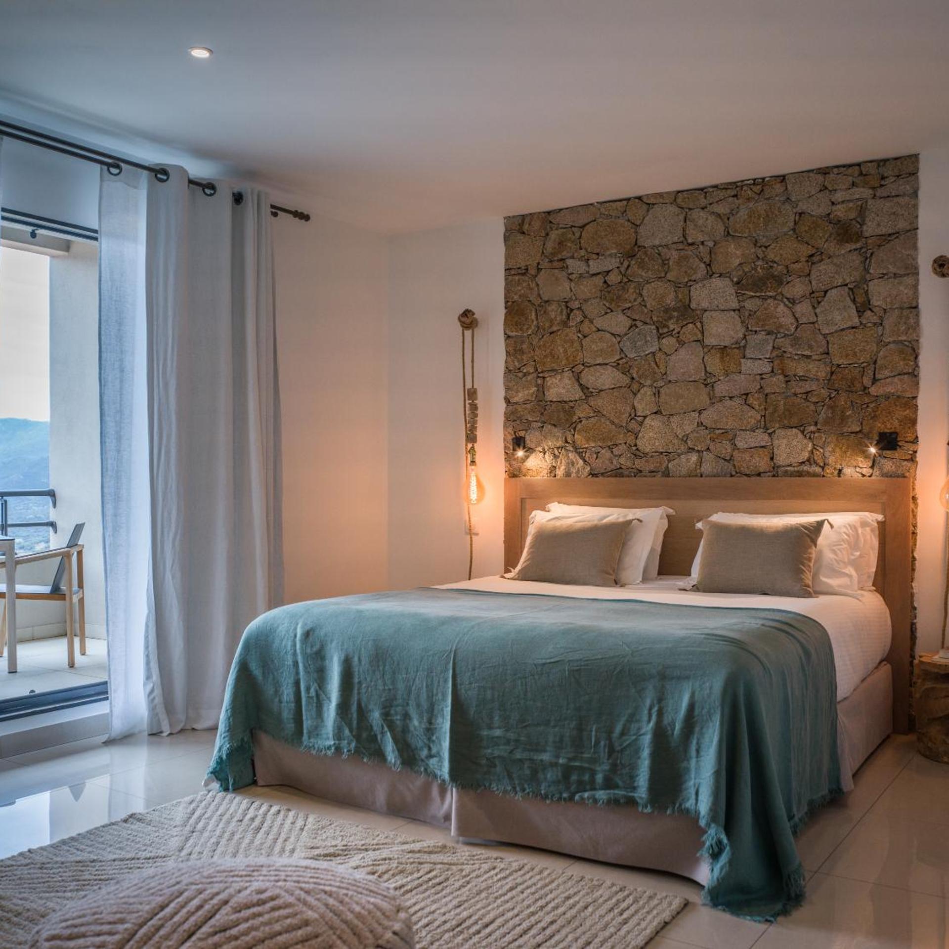DELUXE, DOUBLE BED